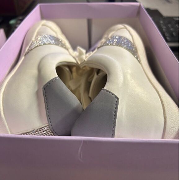 NIB Madden Girl Skyllar White and Silver Rhinestone Sneakers - Picture 6 of 7